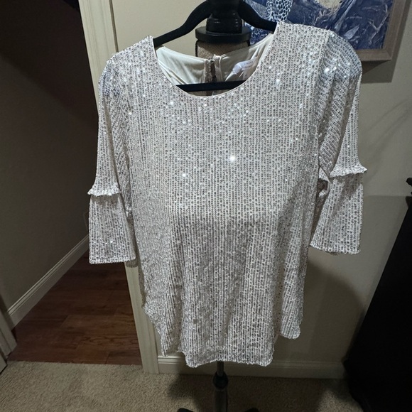 NWT Sz med sequin top - Picture 7 of 14